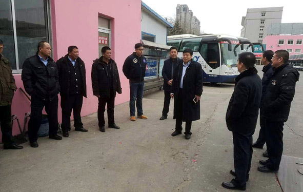 集团领导大年初一慰问坚守岗位一线员工 - 新闻