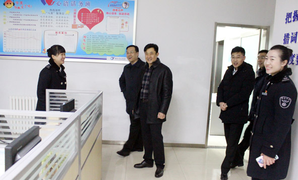 集团领导大年初一慰问坚守岗位一线员工 - 新闻